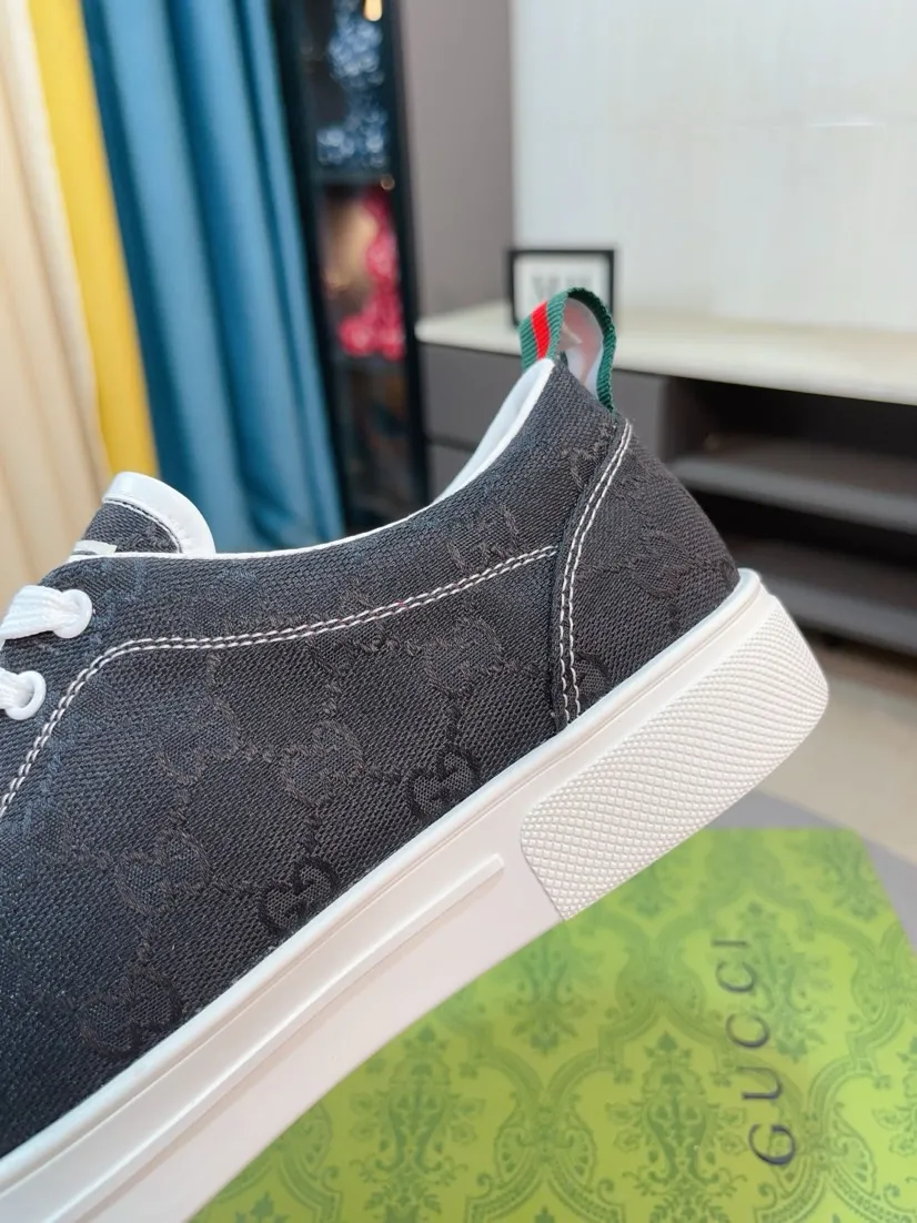 Men's shoes 💰400🌸🌸[GUCCI] Gucci's new spring and summer slip-on loafers with cartoon characters, Fendi F's low-top trendy men's shoes, 😈The upper is made of Italian 🇮🇹 imported sheep suede with Lafayette embroidered leather, full pigskin lining, original rubber non-slip outsole! The style is high-profile and elegant, and the upper is versatile and fashionable. 🇱🇾🇱🇾A large number of ready-made and reposted pictures will be sold! 38-44,